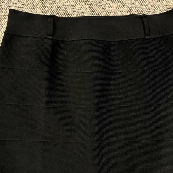 Guess black bandage pencil skirt. - Picture 4 of 4
